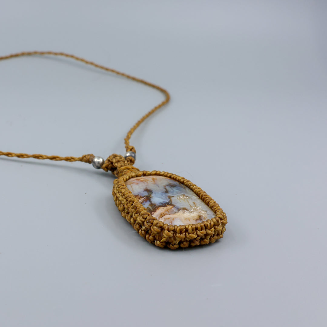 Agate macrame necklace