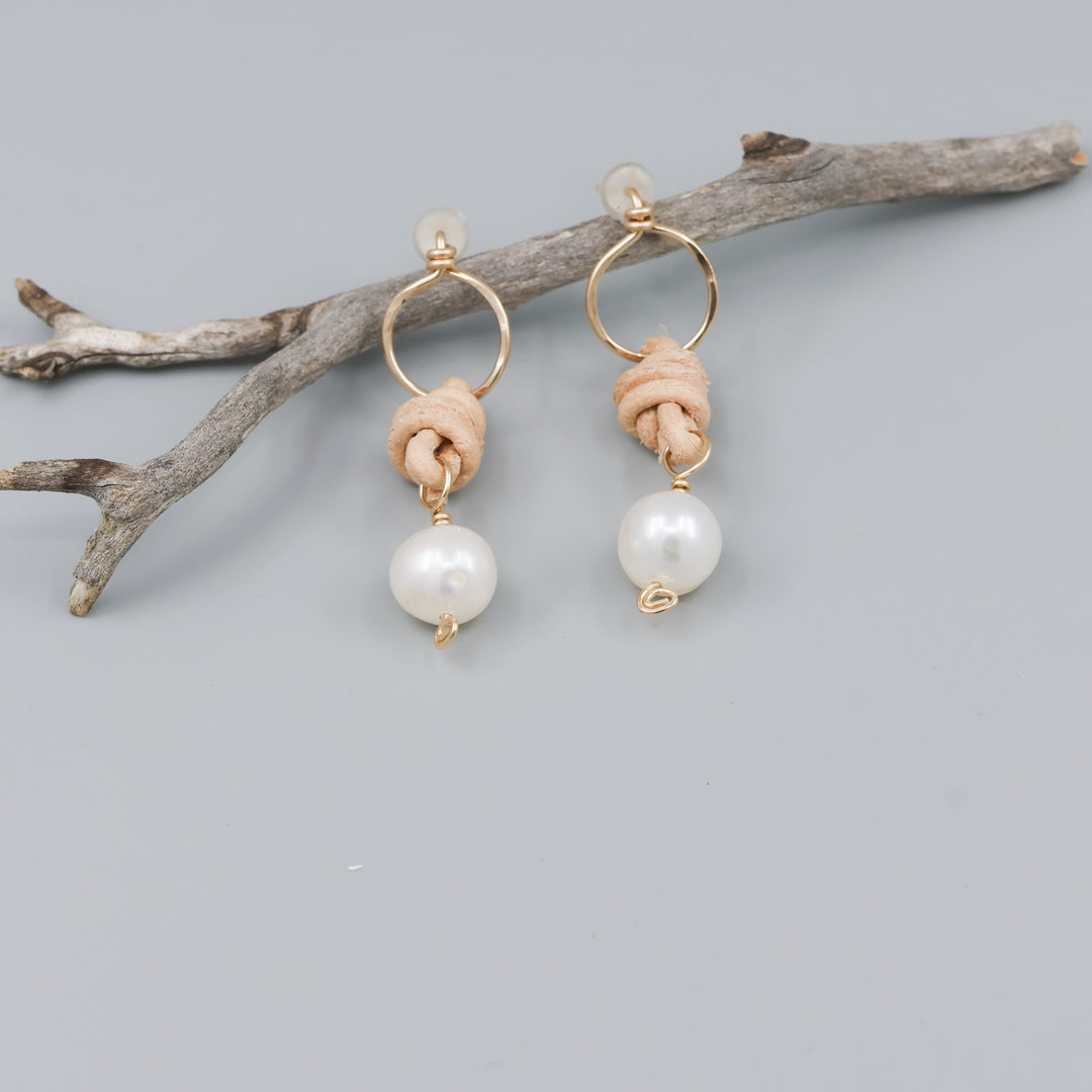 Freshwater Pearl & Leather Drop Earrings / 14k Gold Fill / Natural