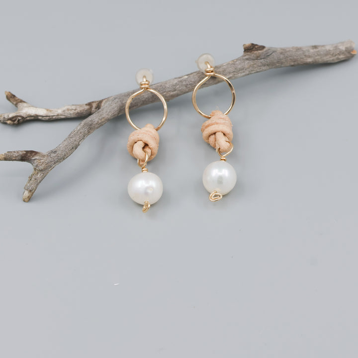 Freshwater Pearl & Leather Drop Earrings / 14k Gold Fill / Natural