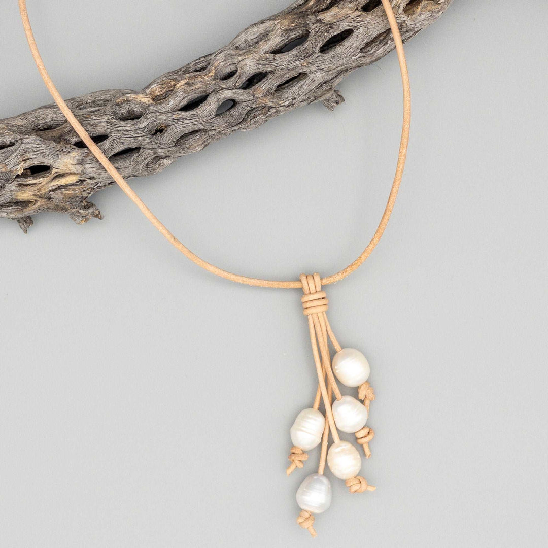 Freshwater pearl necklace natural leather